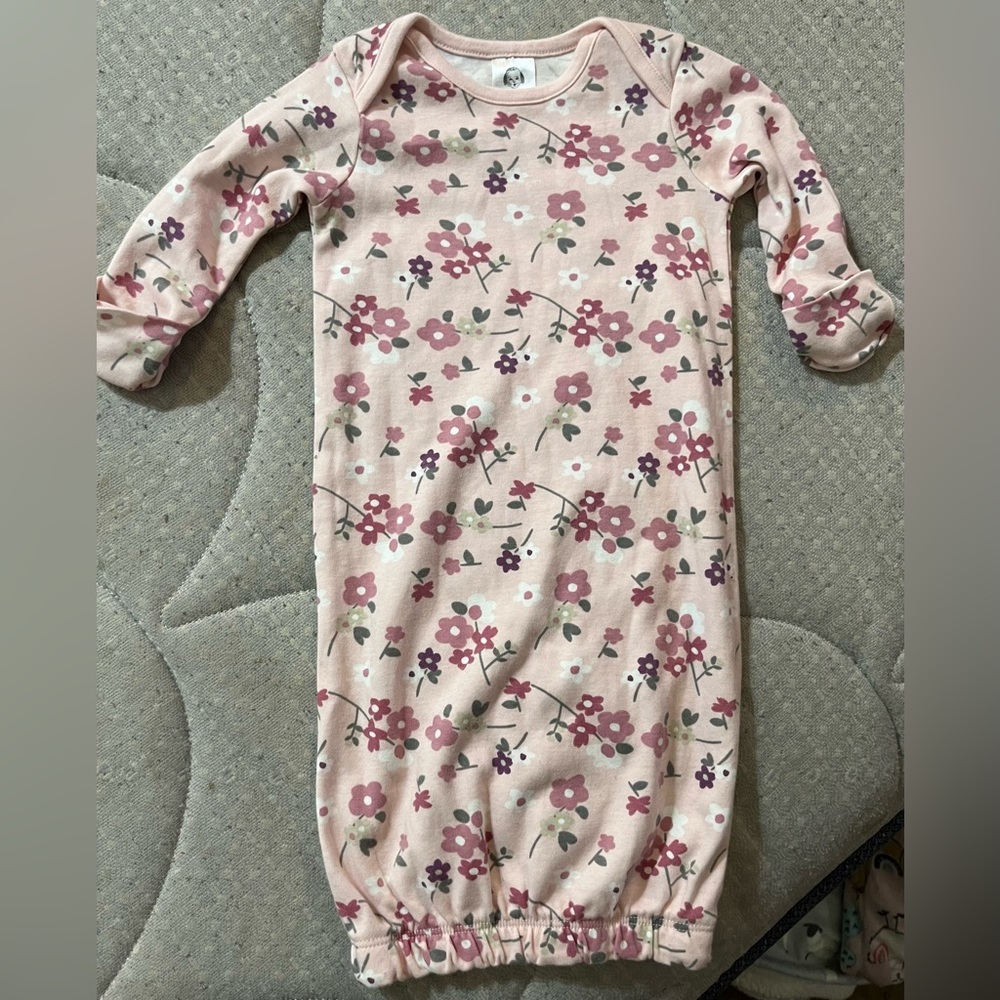 New never used, Gerber sleep sack. Size 0-6 months. Floral design.